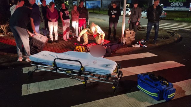 Motociclista fica gravemente ferido após acidente na Rua Flamboyant, em Cascavel