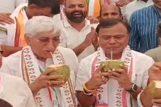टीएस सिंहदेव और दीपक बैज ने नारियल पानी पीकर आमरण-अनशन किया समाप्त, प्रशासन ने मानी ये तीनों मांगें