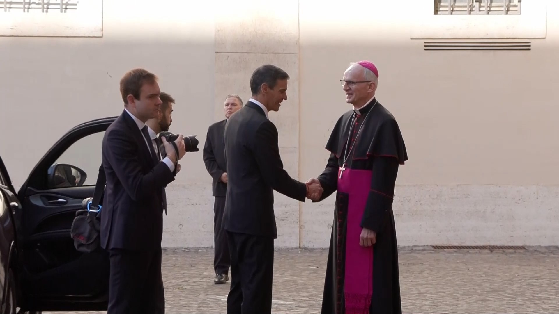 Sánchez llega al Vaticano para reunirse con el papa León XIV - EXPANSIONTV