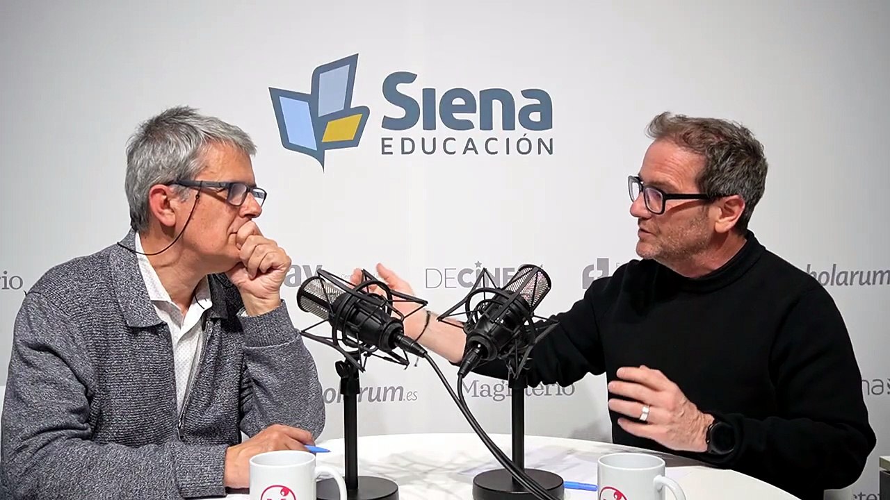Carlos Magro: "No me creo que la IA nos libere de tareas para dedicarnos a atender a los alumnos"