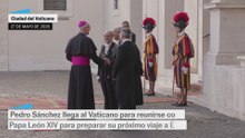 Pedro Sánchez, a su llegada al Vaticano para reunirse con el Papa León XIV