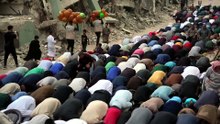 В охваченной войной Газе палестинцы отмечают Курбан-байрам среди руин