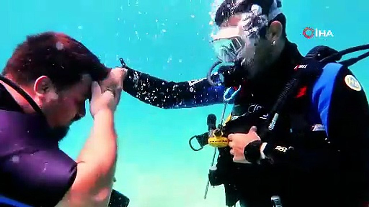 Fethiye’de dalgıçlardan ’ıslak’ bayram kutlaması