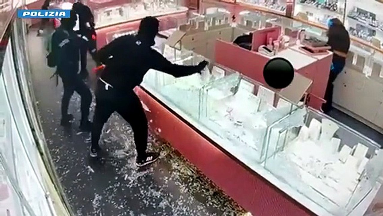 Video rapina Stroili Como