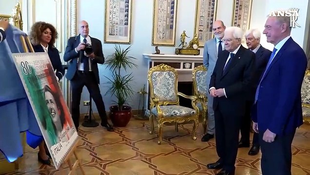 80 anni della Repubblica, presentato a Mattarella il francobollo commemorativo