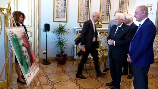 80 anni della Repubblica, presentato a Mattarella il francobollo commemorativo