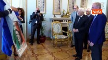 Presentato a Mattarella il francobollo celebrativo dell'80esimo anno della Repubblica