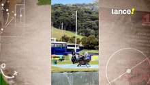 Neymar saindo de seu helicóptero na Granja Comary