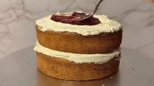 This cute 'Duck Pond' cake will Qwake up your sweet tooth