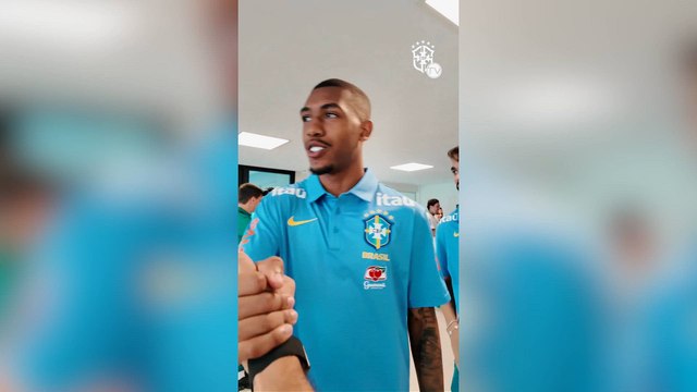 El abrazo de Neymar con Ancelotti