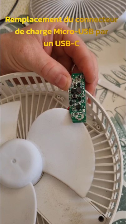 Remplacement du connecteur de charge Micro-USB par un USB-C d'un ventilateur  de cher Action