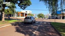 Peugeot capota após acidente no bairro Canadá