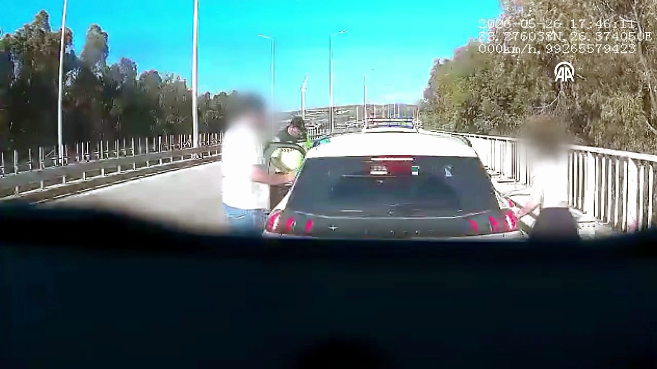 İzmir'de jandarmaya çarpan tırın sürücüsü adli kontrolle serbest