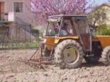 Renault carraro 501.4 avec le cultivateur