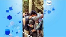 В Лаосе из пещеры вызволили группу золотоискателей. Она провела в заточении неделю