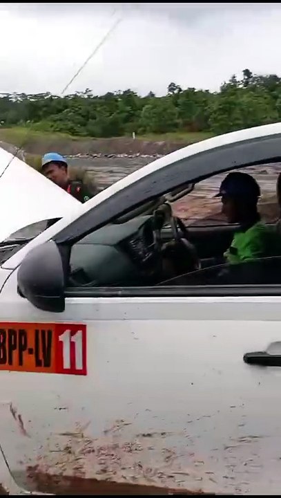 Driving Through Extreme Muddy Roads at a Kalimantan Mining Site