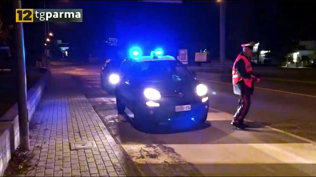 VEDE I LADRI CHE STANNO PER ENTRARE IN CASA E CHIAMA IL 112: DUE ARRESTI | VEDE I LADRI CHE STANNO PER ENTRARE IN CASA E CHIAMA IL 112: DUE ARRESTI