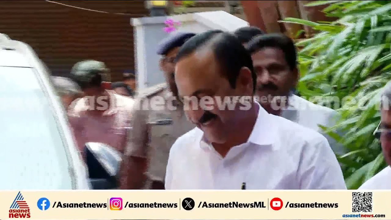 പെരുന്നാൾ ദിനത്തിൽ എം.കെ മുനീറിൻ്റെ വീട്ടിൽ; മു...