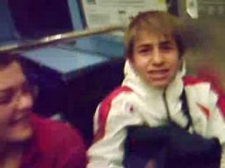 nOus dans le metrO trOp delire