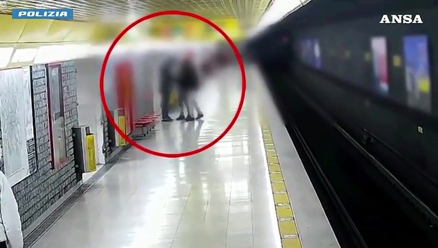 Rapine sui mezzi pubblici a Milano, arrestati quattro giovani