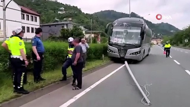 Karşı şeride savrulan otobüs faciayı kıl payı atlattı