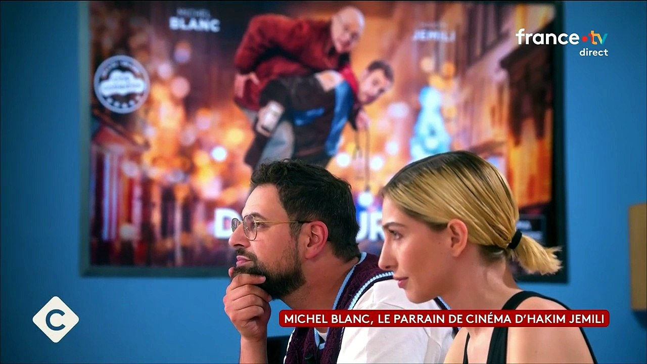 "C'est marrant..." : Hakim Jemili révèle le dernier message reçu par Michel Blanc avant sa mort (ZAP TV)
