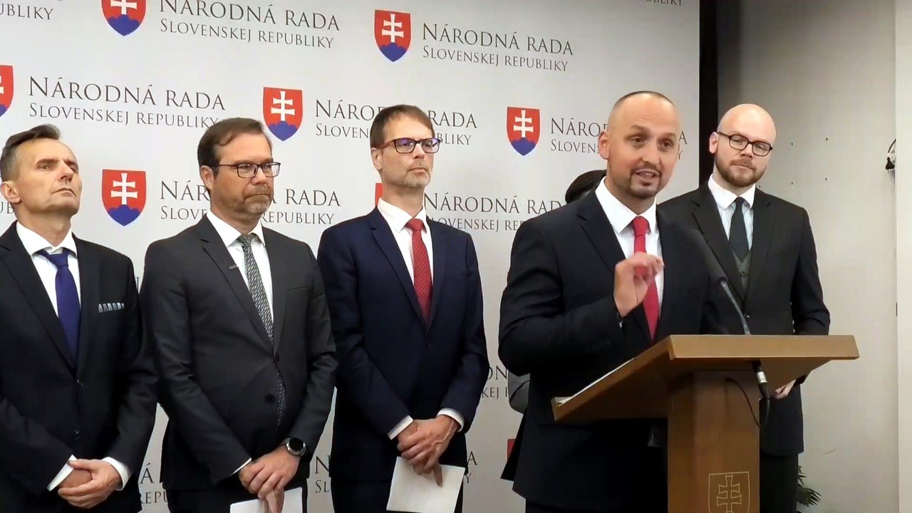 ZÁZNAM: Opozícia navrhla odvolať R. Kaliňáka pre pochybenia na stavbe nemocnice