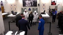 SpaceX, Elon Musk incontra gli astronauti prima della missione