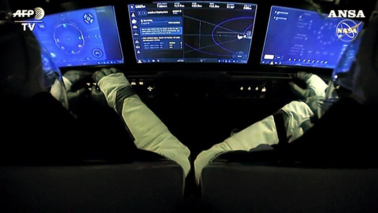 Crew Dragon si aggancia alla Iss: inizia l'era dei privati