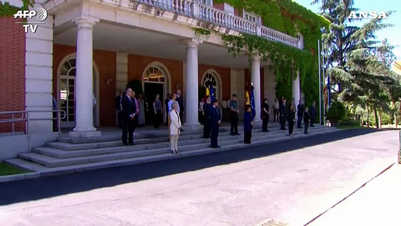 Spagna, il governo ricorda le vittime del coronavirus con un minuto di silenzio