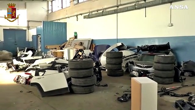 Ricettazione e riciclaggio di auto a Torino, 12 misure cautelari