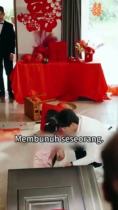 Aku menanti pernikahan, tapi dia goda staf, jadi kubuat dia bangkrut dan ngemis di jalan