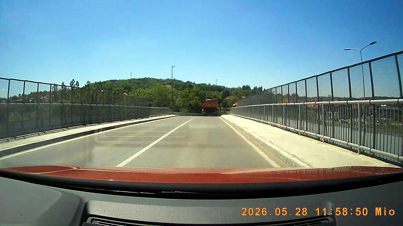 vlc-record-2026-05-28-16h20m56s-PICT0039.AVI-
