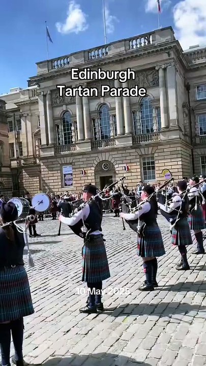 A Pipeband performing at Edinburgh tartan parade 2026, a scotish cultural event. 🏴 🤍 #tartan