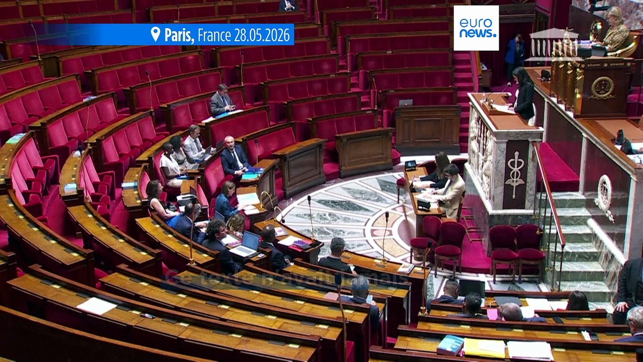 L'Assemblée nationale approuve à l'unanimité l'abrogation du Code noir, une loi sur l'esclavage