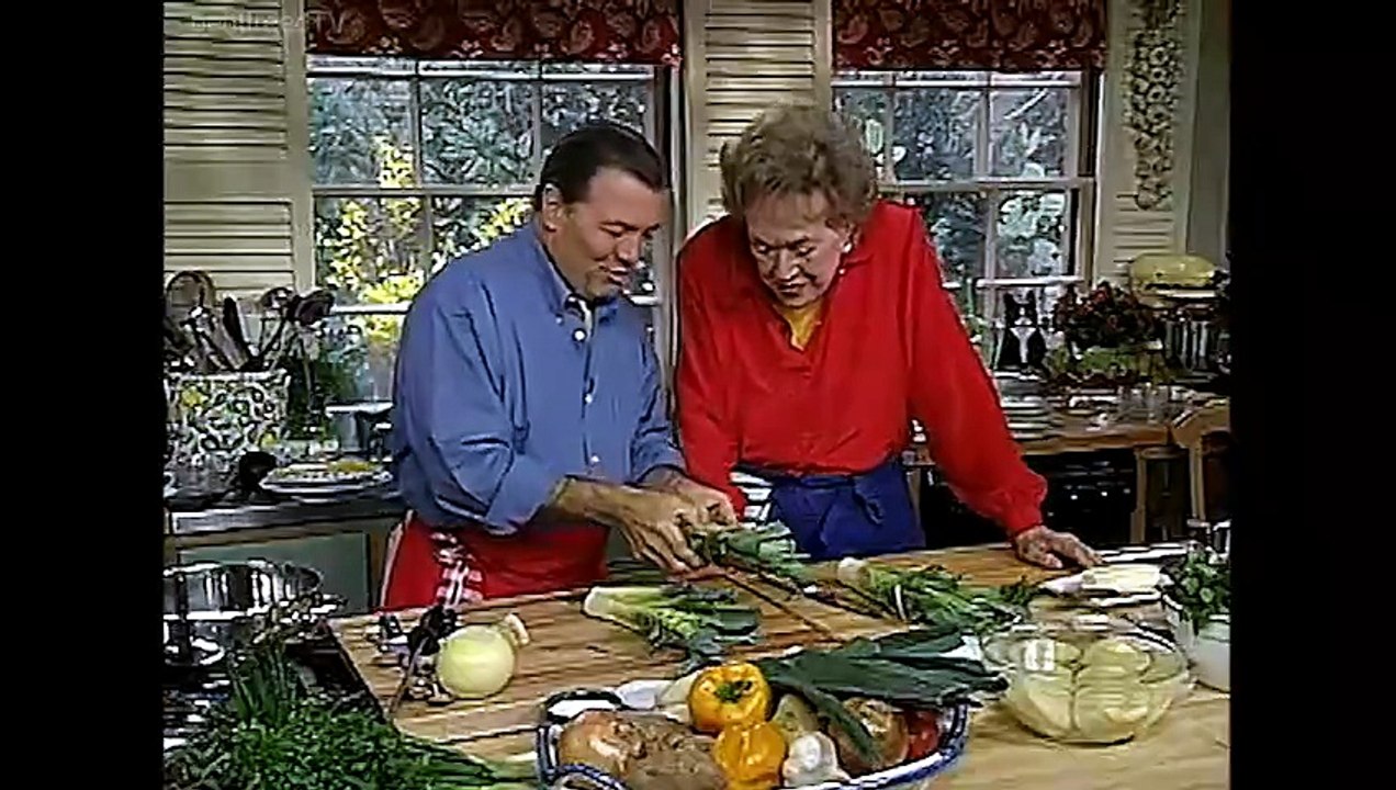 Julia & Jacques Cooking at Home | Soup-Onion, Vichyssoise, Mediterranean Fish, and Chicken | TV Reality Series (1999) S01-E09 [Full Movie]