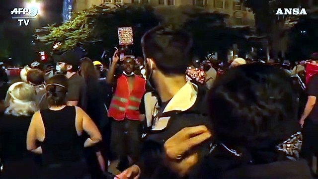 La polizia si schiera davanti alla Casa Bianca