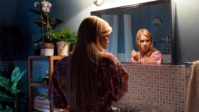 The Mirrors (2008) Thriller movie explained in Hindi Urdu. The American Horror Thriller film “Mirrors: Evil behind reflection” story summarized with a complete ending in हिन्दी explanation.