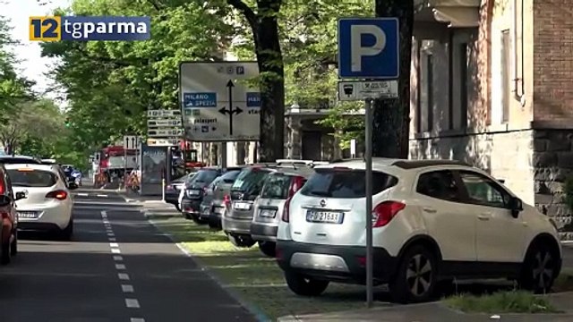 PIANO SOSTA, MISURE AVVIATE. RIGHE BIANCHE E BLU IN ZONA CITTADELLA IN ESTATE | PIANO SOSTA, MISURE AVVIATE. RIGHE BIANCHE E BLU IN ZONA CITTADELLA IN ESTATE