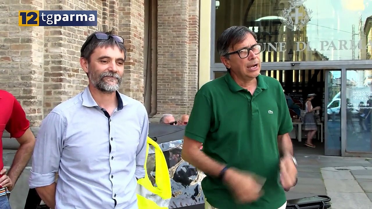 PROGETTO "PARMA RI-VESTITI": RICILATE 8 TONNELLATE DI ABITI USATI | PROGETTO "PARMA RI-VESTITI": RICILATE 8 TONNELLATE DI ABITI USATI