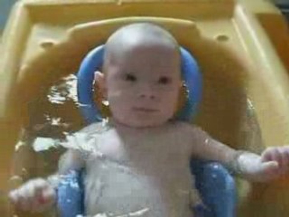 Pitufin dans son bain