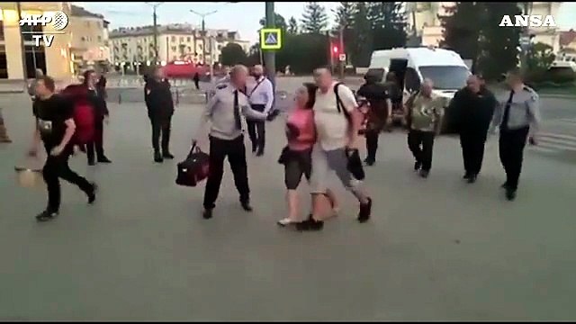 Bus sequestrato in Ucraina, finisce l'incubo: liberi tutti gli ostaggi