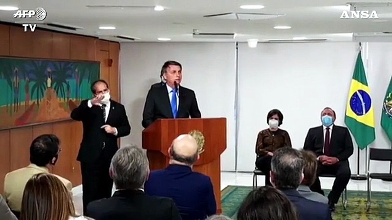 Brasile, Bolsonaro dice di avere "la coscienza pulita" nella gestione del Covid