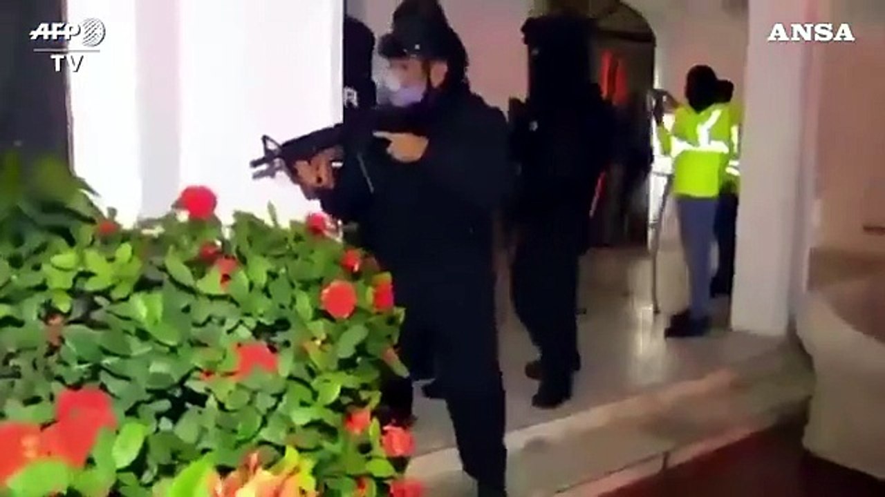 Ecuador, blitz casa dell'ex presidente: arrestato a letto