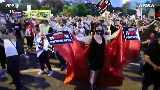 Coronavirus, proteste contro la gestione della pandemia a Israele