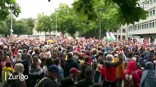 Coronavirus: Anche a Zurigo e Londra manifestazioni contro mascherine, vaccini e 5G