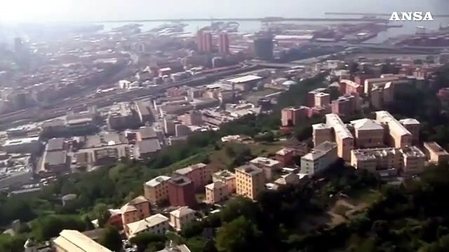 In volo sul nuovo ponte di Genova