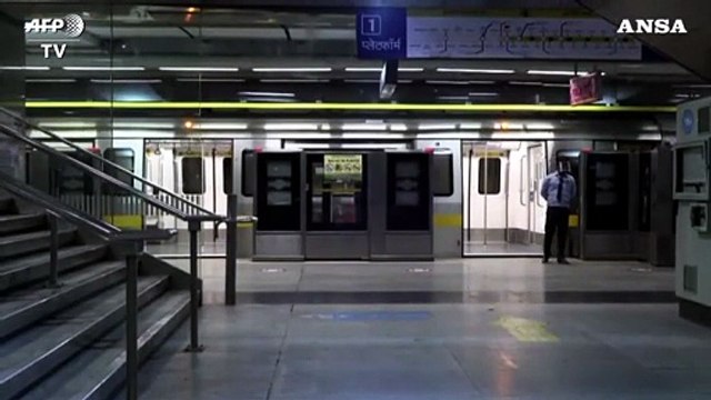 Coronavirus, a Nuova Delhi riapre la metro