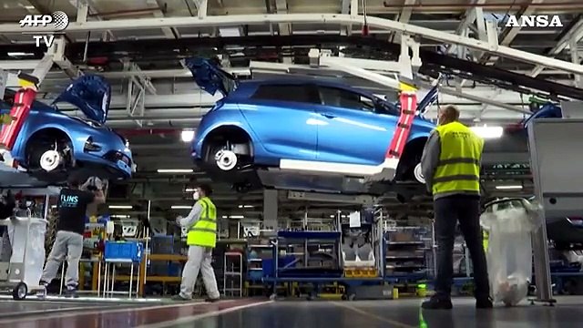 Ripartono gli incentivi, boom di auto elettriche e ibride