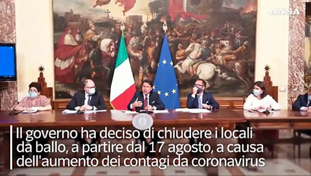 Il governo chiude le discoteche